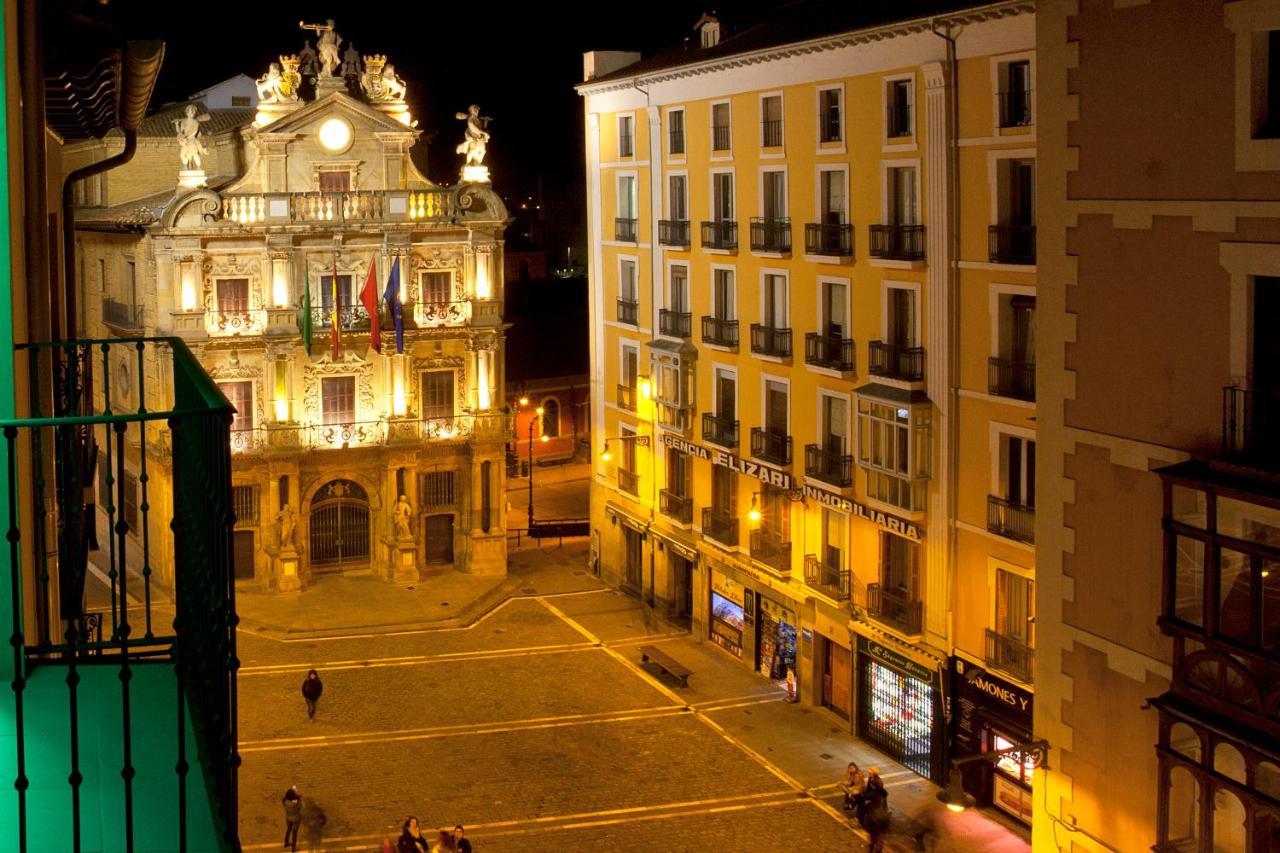 Hotel Pompaelo Plaza Del Ayuntamiento & Spa Pamplona Exterior photo